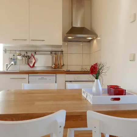 Kuschelige Ferienwohnung -- Jo -- Holzferienhaus In Nahe Wismar, 500 Meter Zum Ostsee Strand, 4 Personen, Alles Inklusive